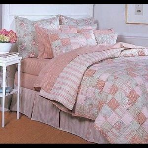 Nautica twin quilt and pillowcase set